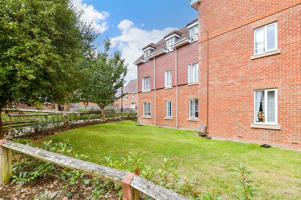 Property photo 2 of 12 Communal Gardens