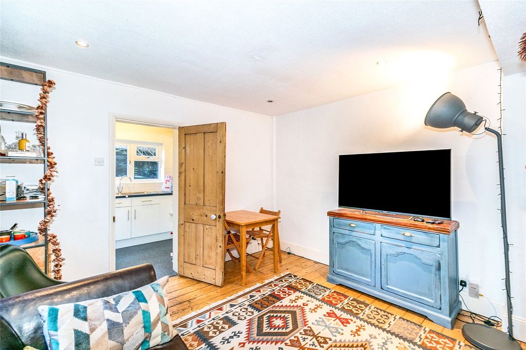 Property photo 2 of 8 Picture No. 10