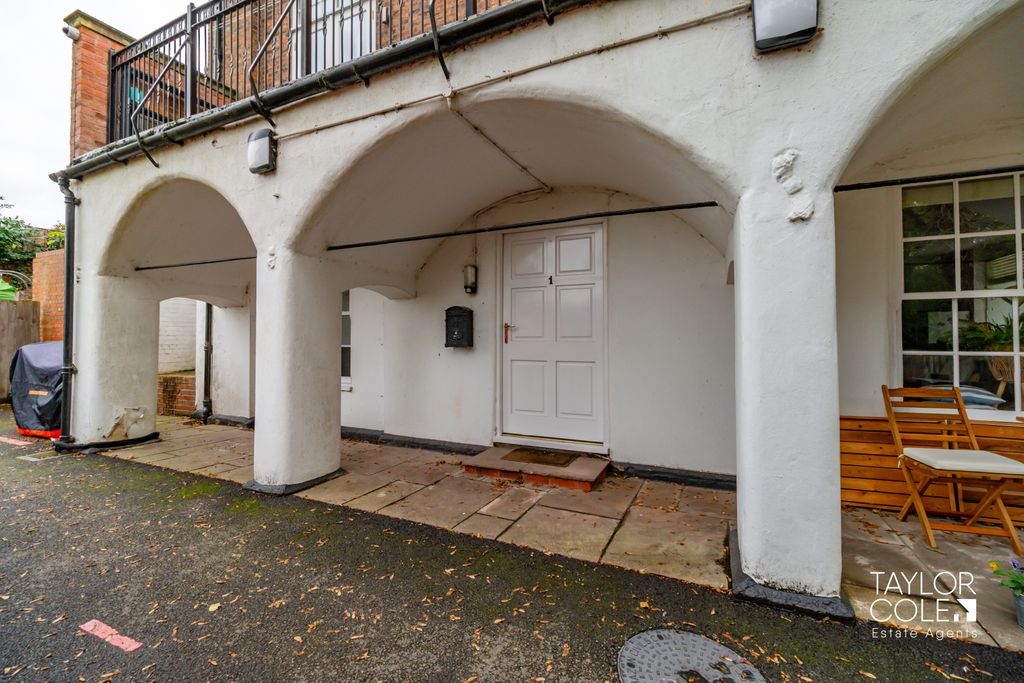 Property photo 2 of 13