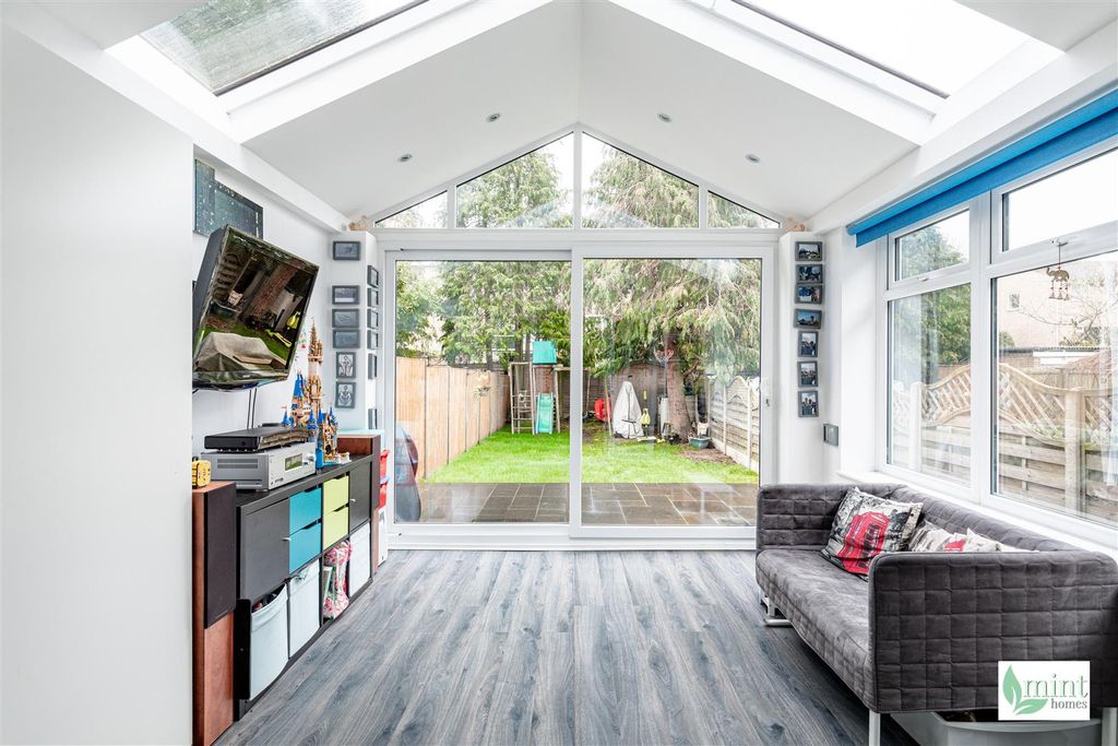 Property photo 2 of 21 Kings Road - Watermark-5.Jpg