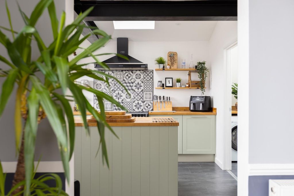 Property photo 1 of 33 30 Wingfield Road-10.Jpg