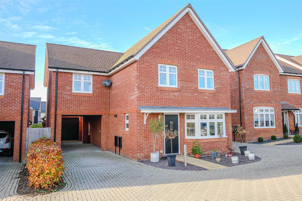 Property photo 1 of 16 Approach