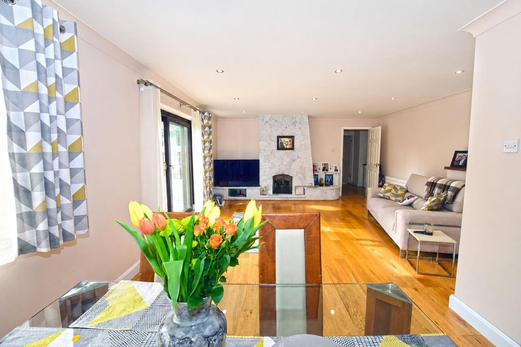 Additional image 8 of 3 bed detached house for saleGreenvale Gardens, Court Meadow, Gillingham ME8