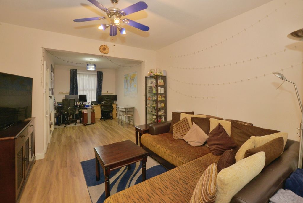 Property photo 3 of 17 Photo