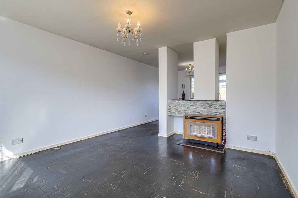 Property photo 3 of 27