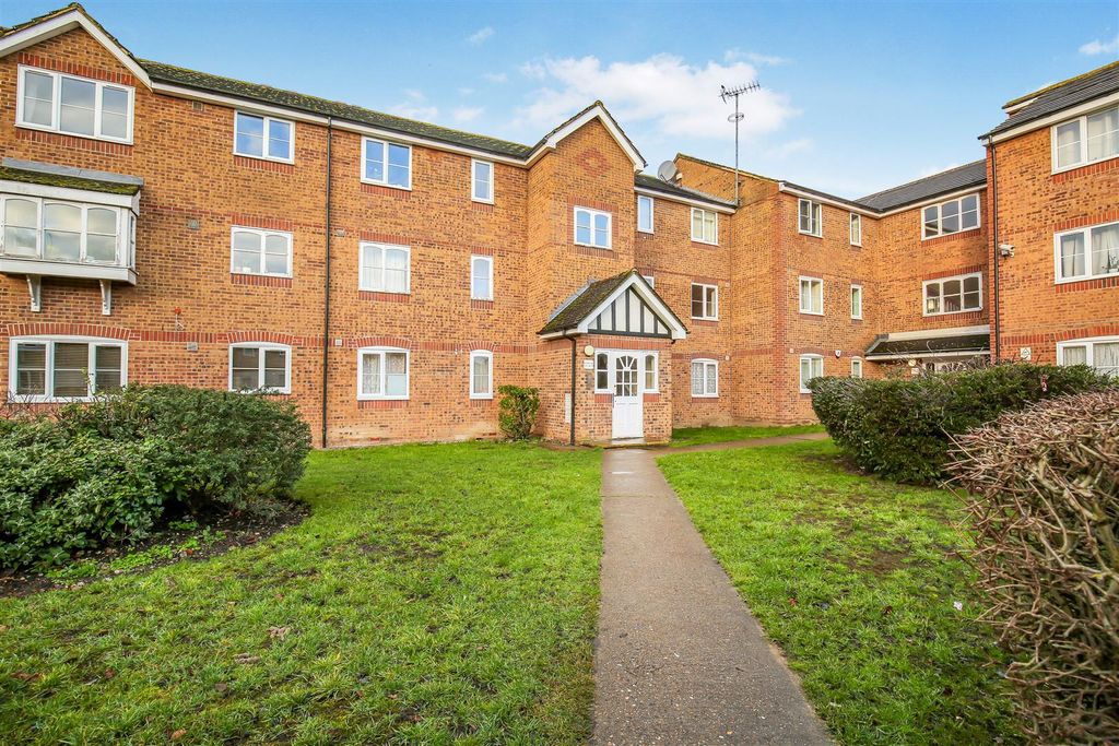 Property photo 1 of 16 1614996060 -  170 Mullards Close - 14.Jpg