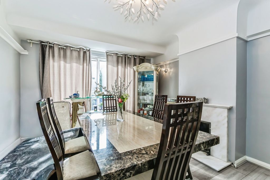 Property photo 3 of 18 Pbox-Img.Jpg