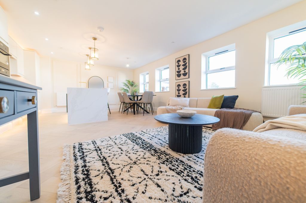 Property photo 3 of 36 Award-Winning Media Team On Every Listing_3