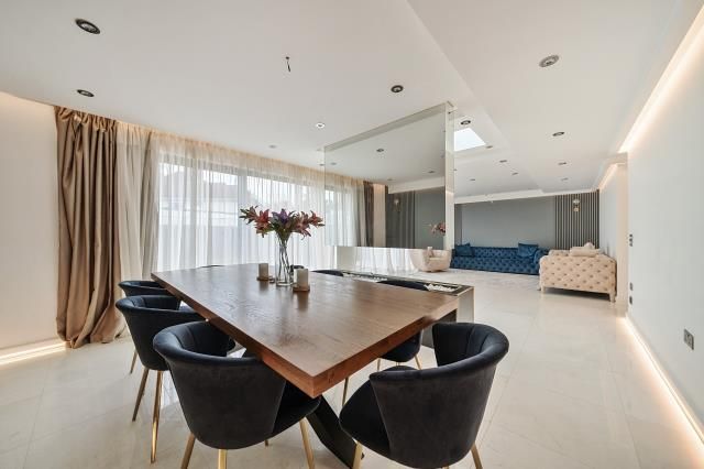 Property photo 3 of 26 Dining Room
