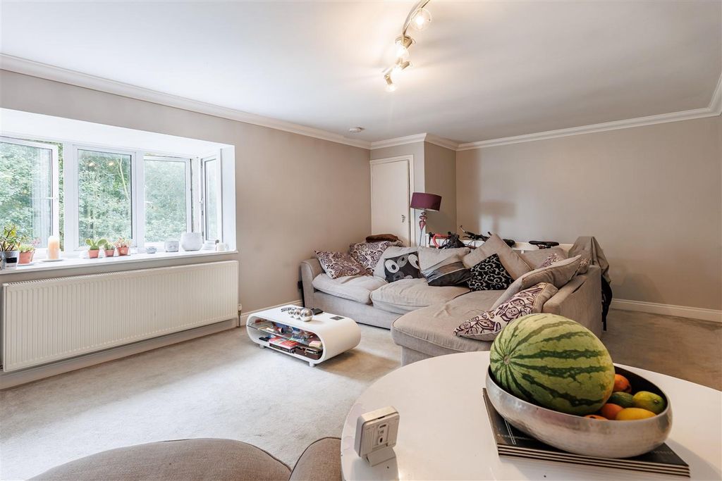 Property photo 3 of 12 Wellington Road 4
