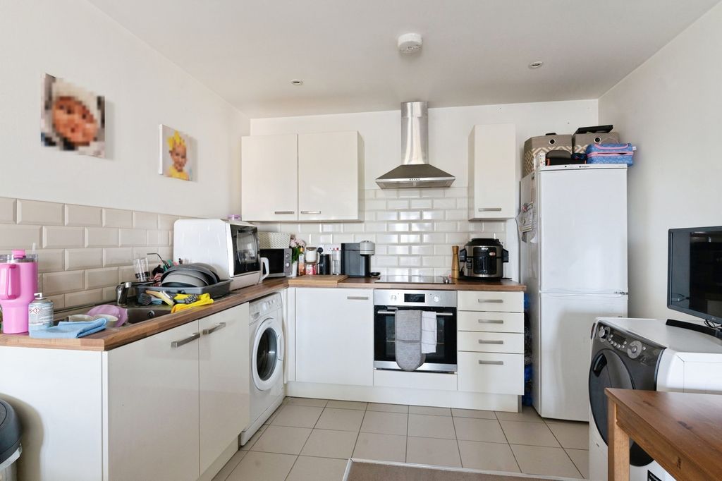 Property photo 2 of 17 Photo