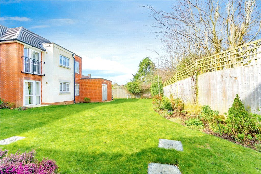 Property photo 3 of 14 Communal Gardens