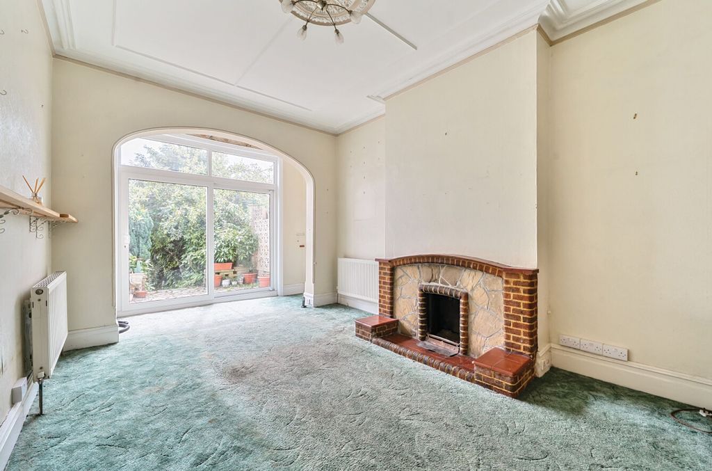 Property photo 3 of 18