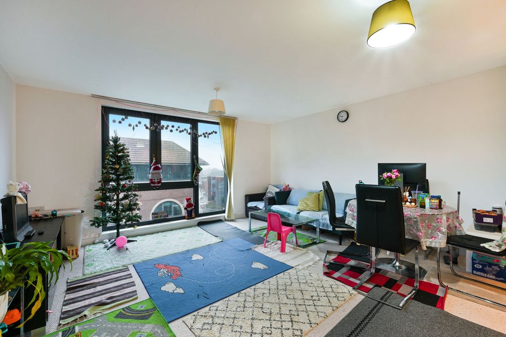 Property photo 3 of 12