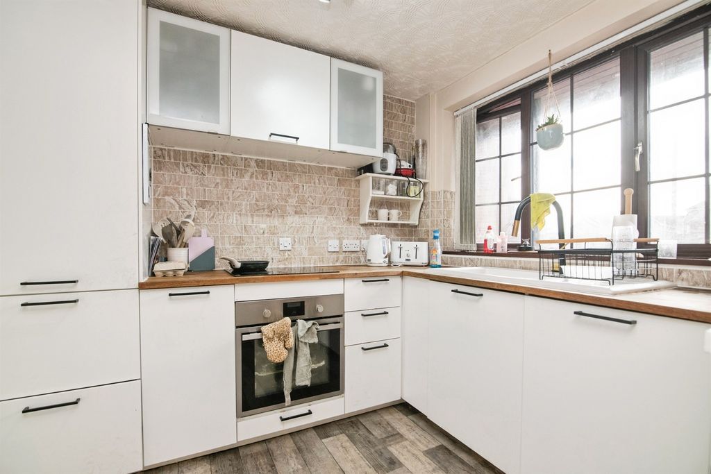 Property photo 3 of 16