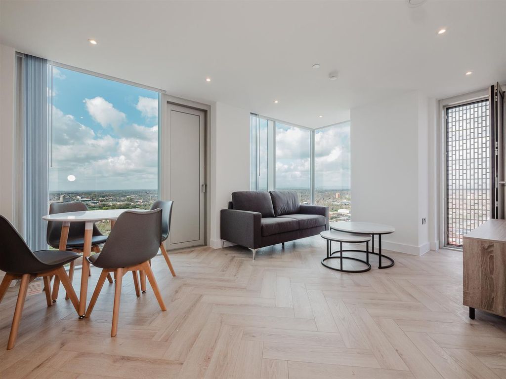 Property photo 3 of 14 P1888051.Jpg