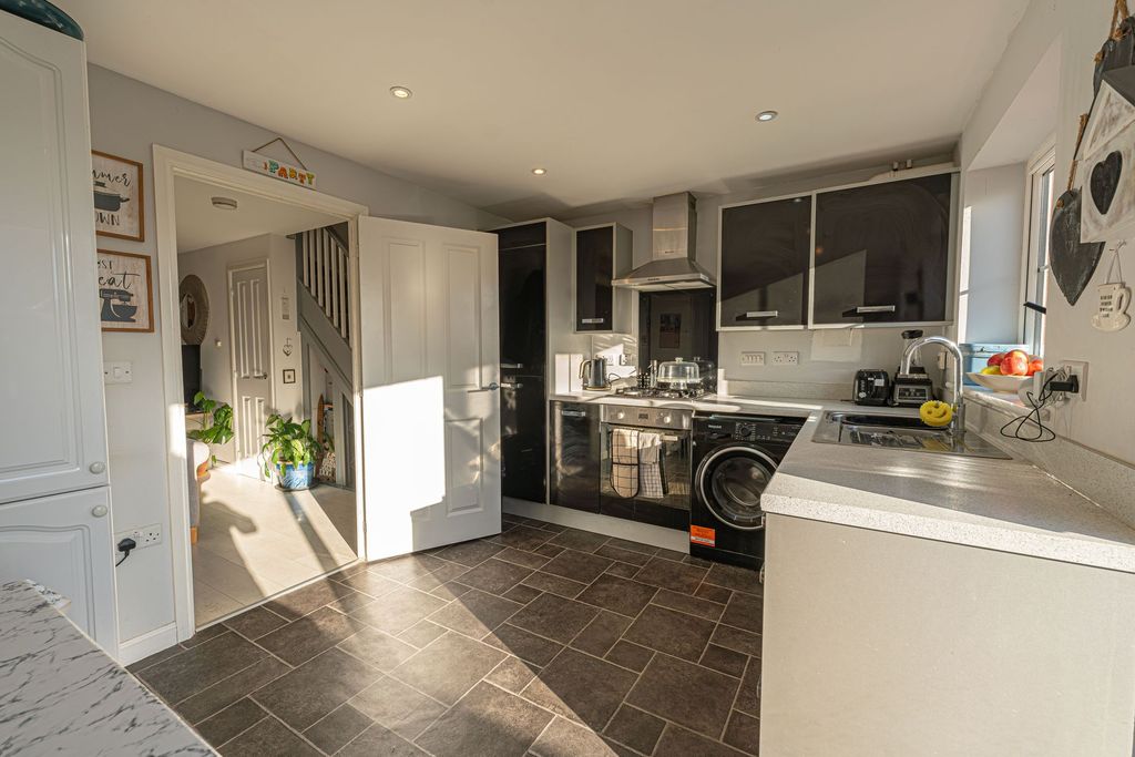 Property photo 3 of 25