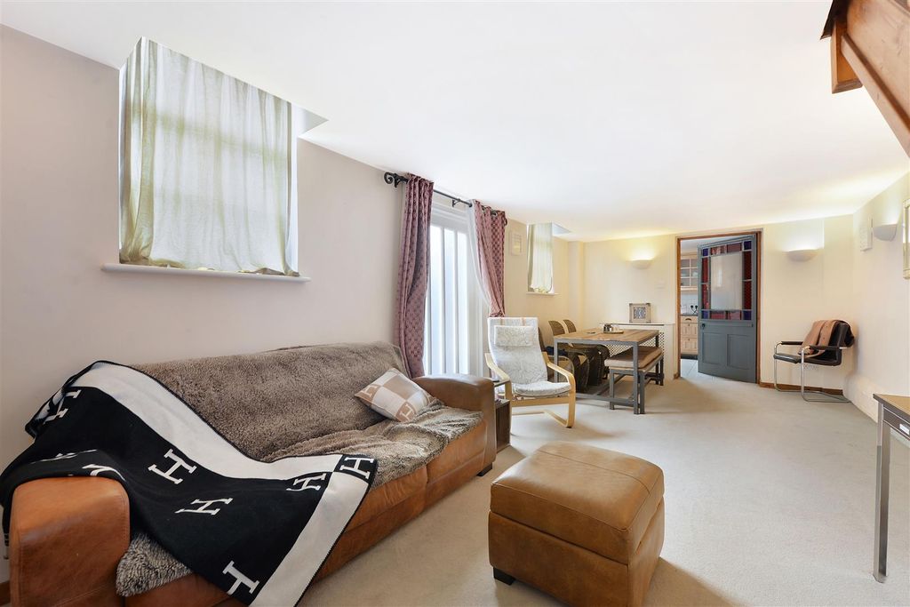 Property photo 3 of 10 02.Jpg