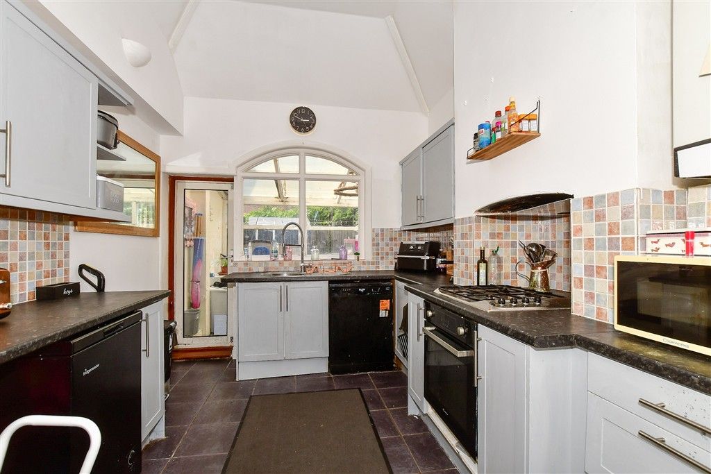 Property photo 3 of 7 Kitchen
