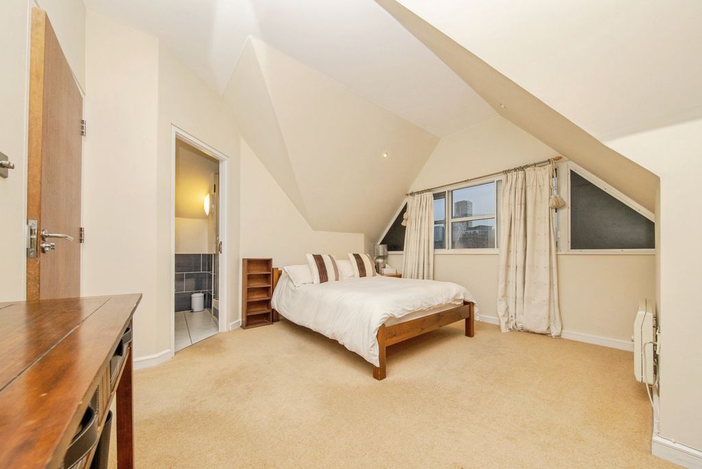 Additional image 6 of 2 bed flat for saleSt. Peters Street, Ipswich, Suffolk IP1