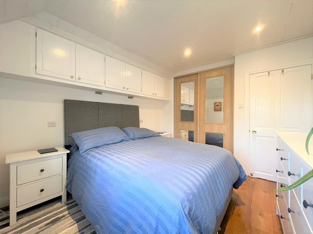 Property photo 3 of 12 Master Bedroom 2