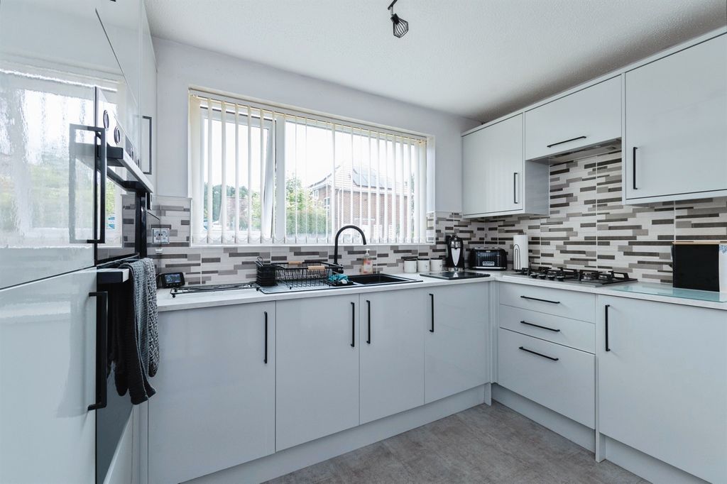 Property photo 2 of 17 Kitchen