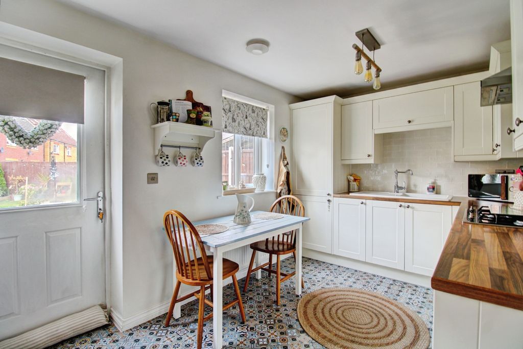 Property photo 3 of 13 Kitchen