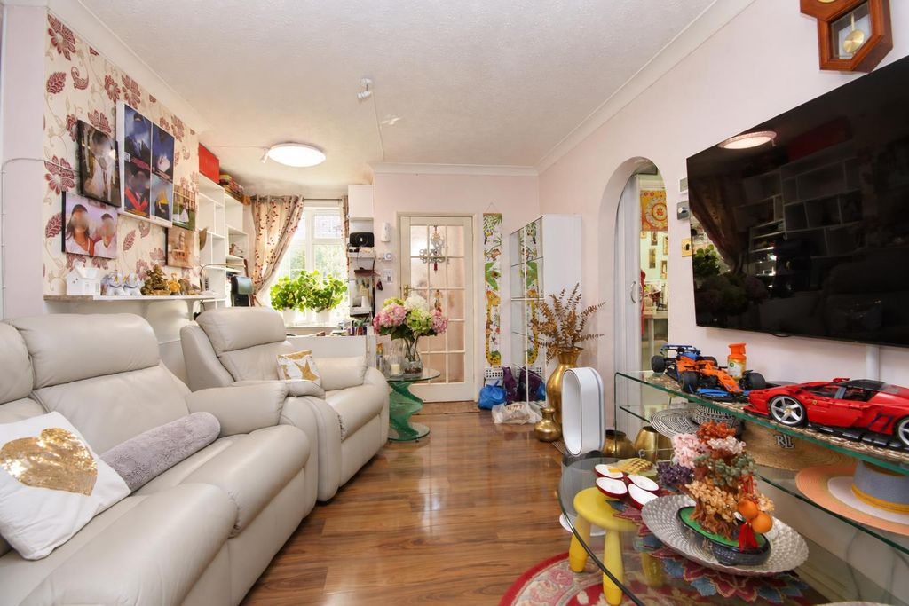 Property photo 2 of 14 646Dea08-F5d9-443B-8c03-804B18A5B94d.Png