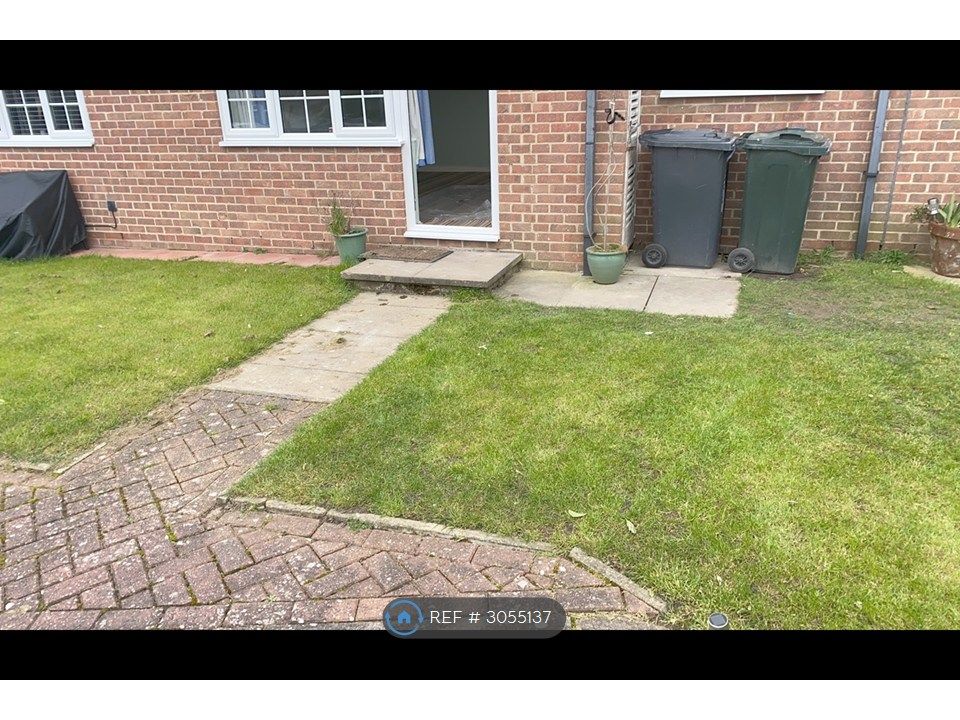 Property photo 3 of 12 Front Garden Space