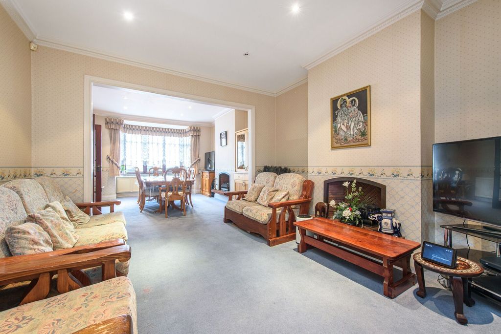 Property photo 2 of 12