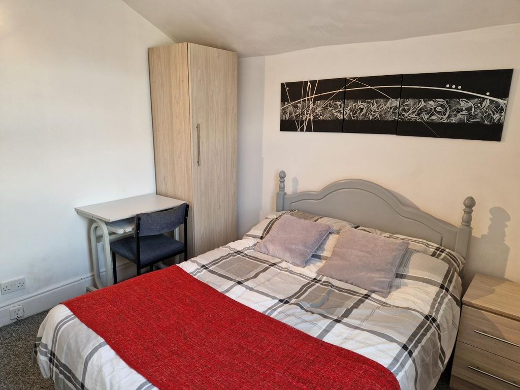 Property photo 3 of 16 65 Ayresome Bed 3.Jpg