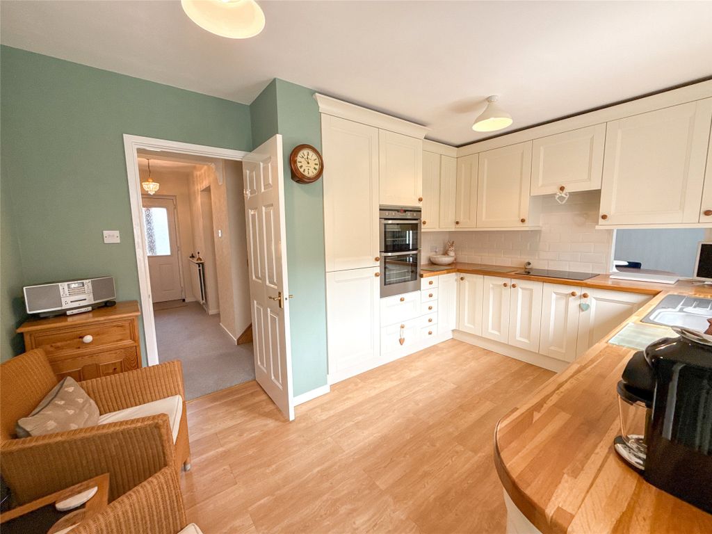 Property photo 3 of 35 Kitchen