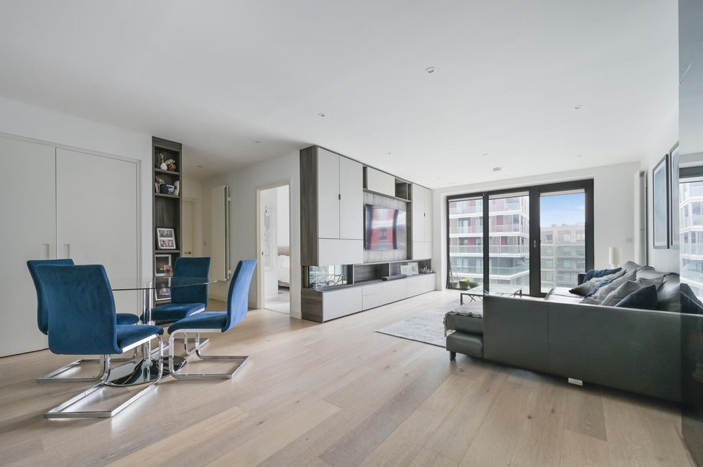 Property photo 2 of 11