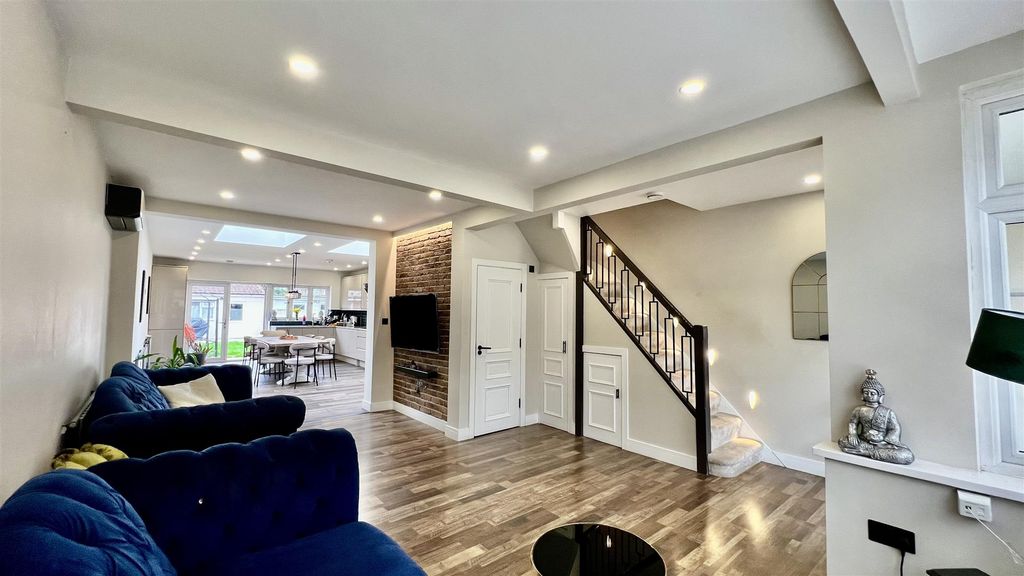 Property photo 3 of 14 Img_3Rt297.Jpg