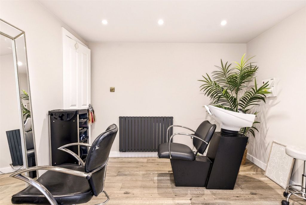 Property photo 3 of 21 Picture No. 10