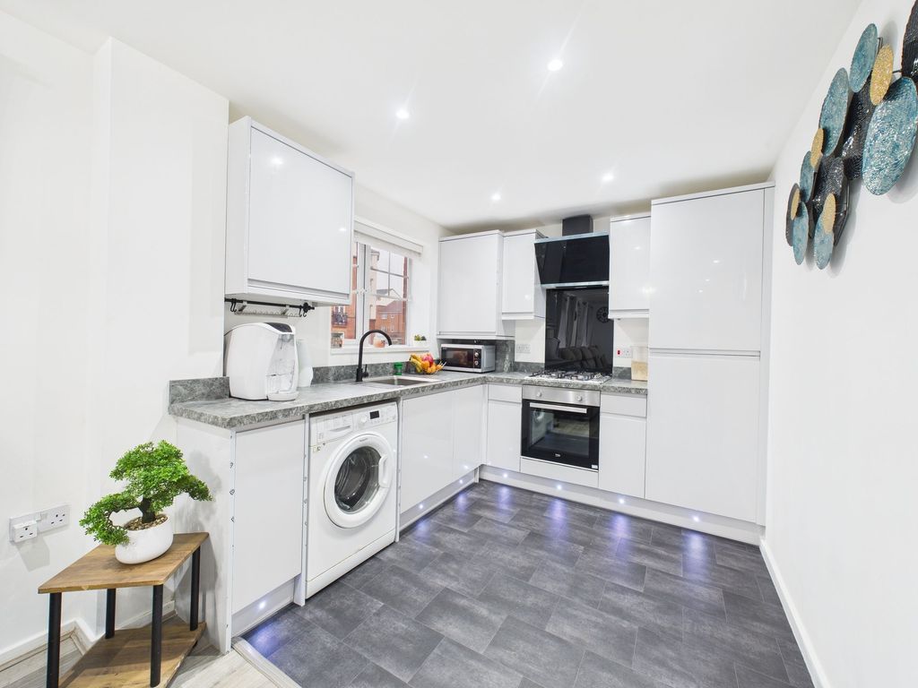 Property photo 2 of 10 Kitchen