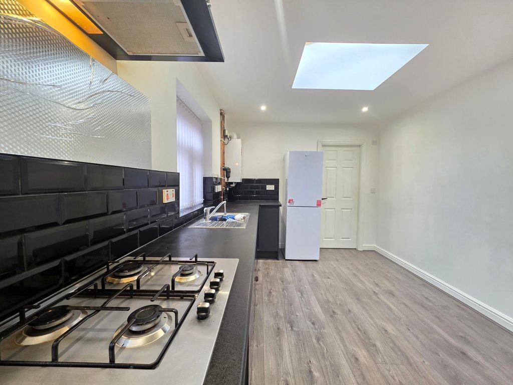 Property photo 1 of 6 1 Self Containted Unfurnished Flat To Let