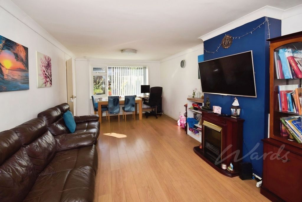 Property photo 2 of 7 Elmstone Lounge