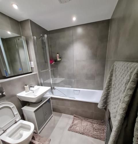 Property photo 2 of 8 Bathroom