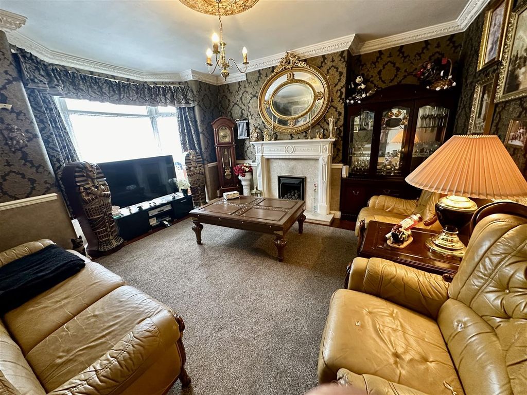 Property photo 2 of 9 Lounge