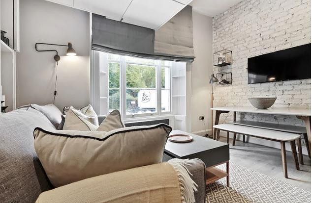 Property photo 1 of 20 Reception (Main)