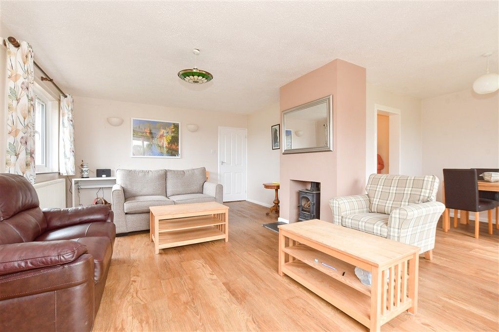 Property photo 3 of 11 Lounge