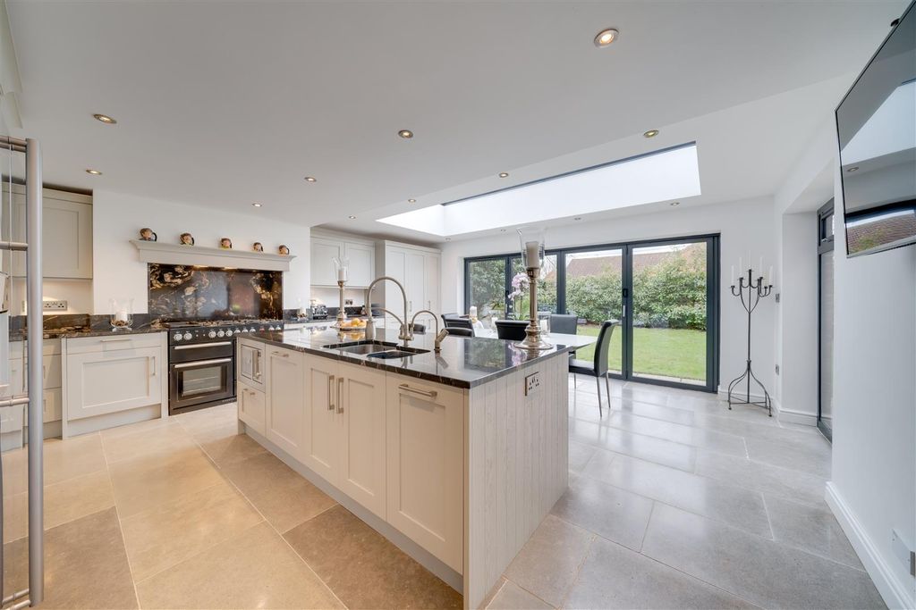 Property photo 2 of 30 Open Plan Living/Dining Kitchen