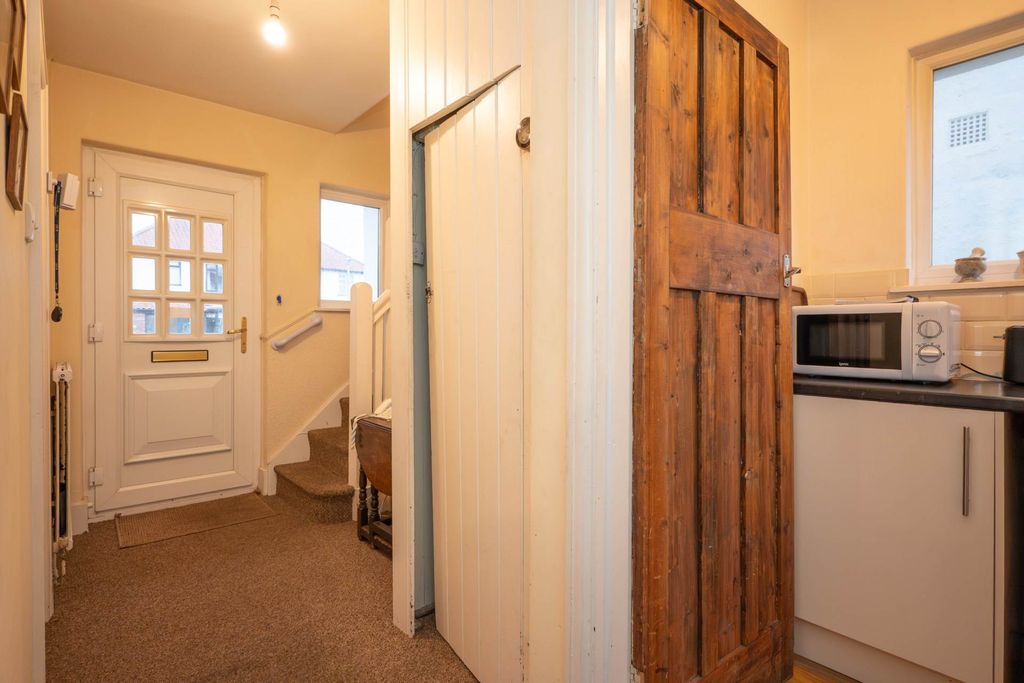 Property photo 3 of 25