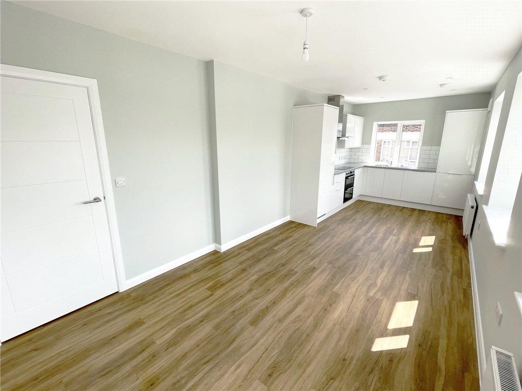 Property photo 2 of 7 Kitchen / Living