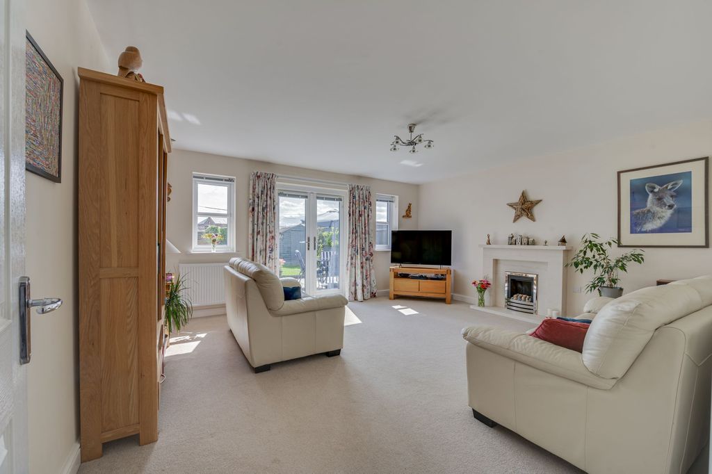 Property photo 3 of 24