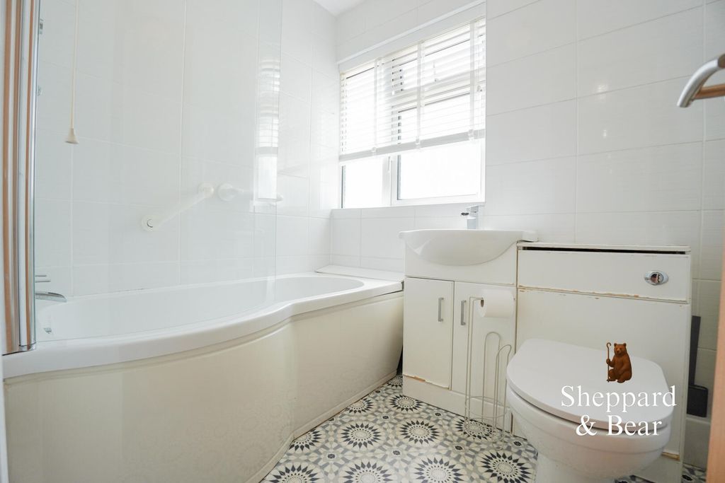 Property photo 2 of 15 Bathroom