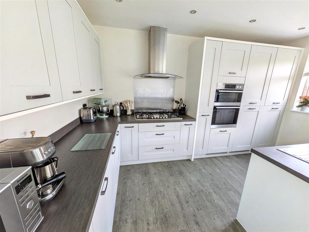 Property photo 2 of 22 Kitchen