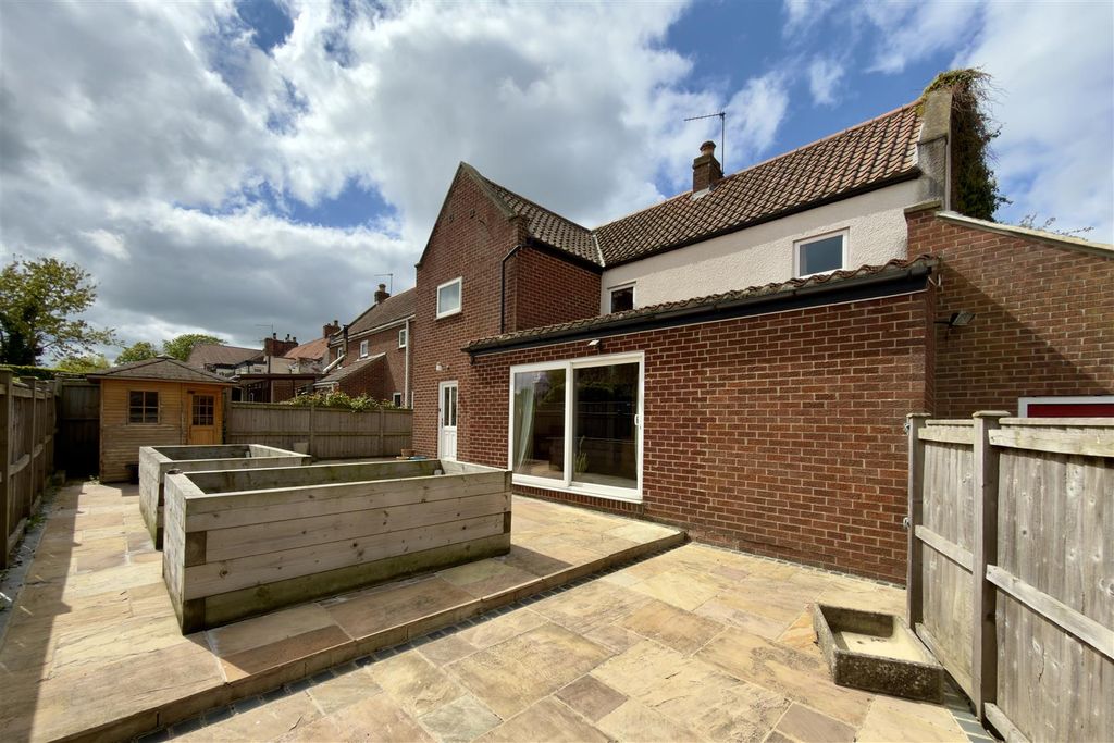 Property photo 3 of 37