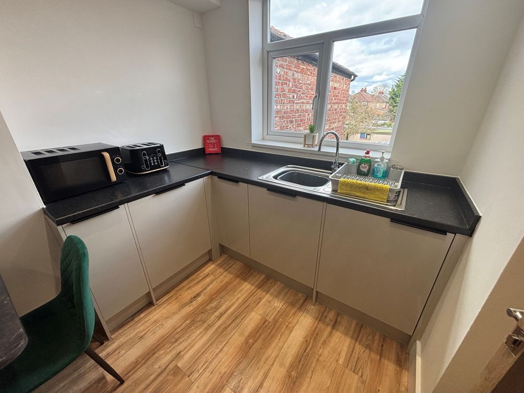 Property photo 3 of 8 Kitchen